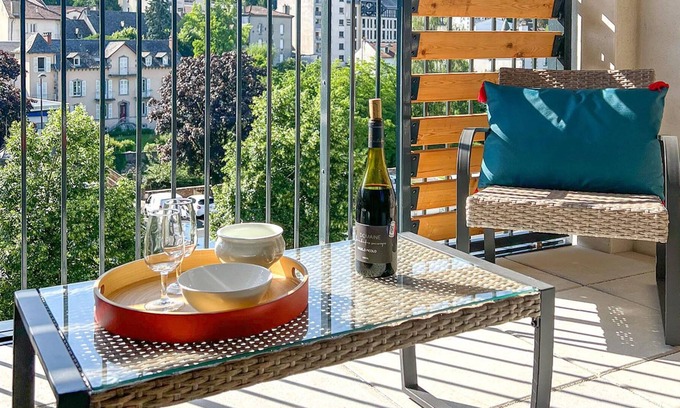 Aurillac Apartment | Apartment for 4 travelers in the heart of Aurillac