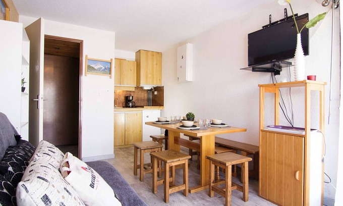 Pla d'Adet Apartment | Apartment for 6, near slopes, parking, Pla d'Adet