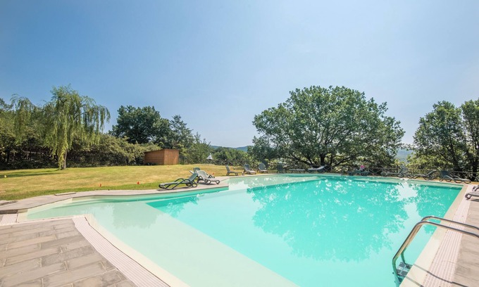 Torre A Castello Apartment | Apartment 'Fortilizio Di Campiglia Il Pero' with Pool and Shared Terrace