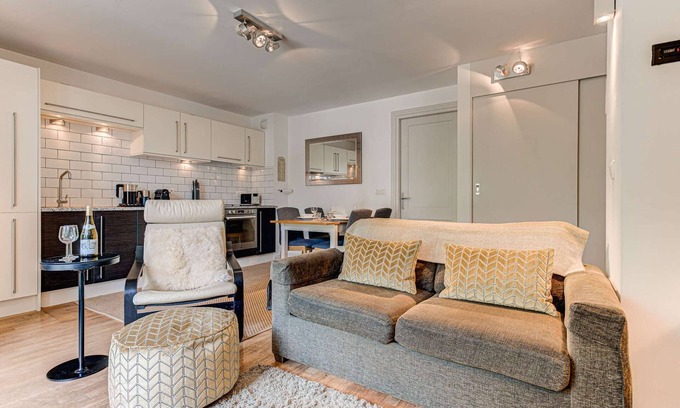 Chamonix City Centre Apartment | Apartment Cosmiques - Alpes Travel - Central Chamonix (sleeps 4)