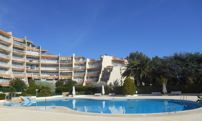 Mandelieu-La-Napoule Apartment | Apartment "Le Jean Bart" with pool and views of Cannes Marina