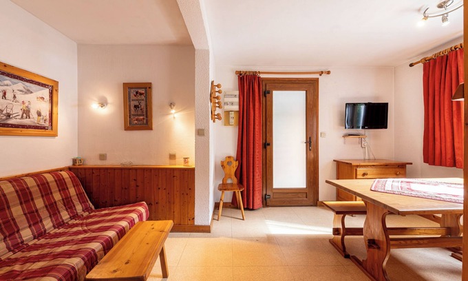 Pralognan-la-Vanoise Apartment | Apartment 'La Bévéria 4' with Private Terrace and Shared Garden