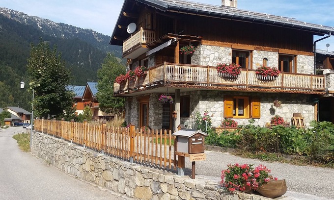 Pralognan-la-Vanoise Apartment | Apartment in chalet 4 pers. in the heart of the Vanoise National Park