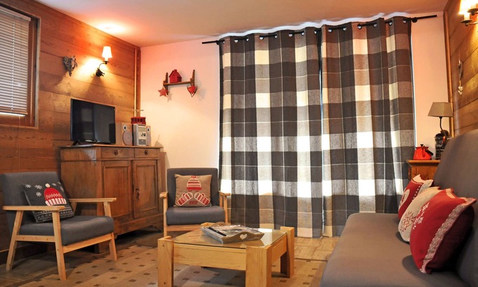 Pralognan-la-Vanoise Apartment | Apartment in Pralognan la vanoise, mountain view, slopes 200 m away