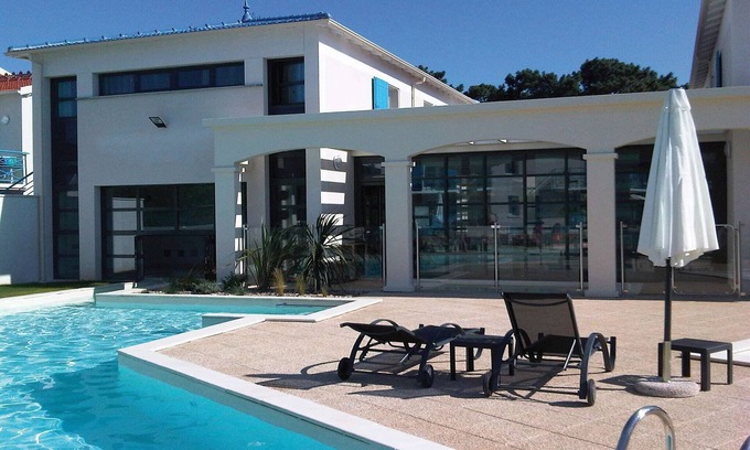 Saint-Palais-sur-Mer Apartment | Apartment in France near the Coastline