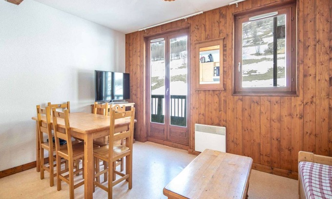 Saint-Sorlin-d'Arves Apartment | Apartment in Saint-Sorlin near Ski Resort