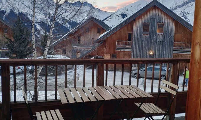 Saint-Jean-d'Arves Apartment | Apartment in chalet close to ski slopes and school