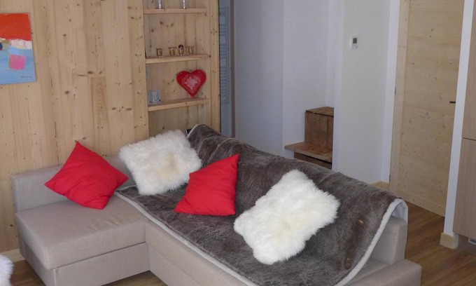 Saint-Sorlin-d'Arves Apartment | Apartment in the heart of the old village