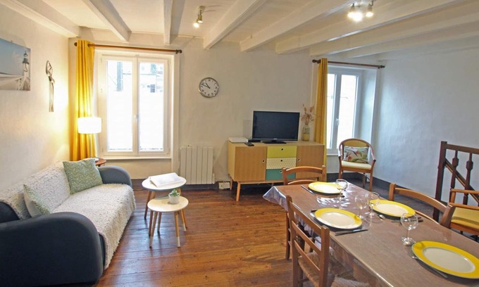 Saint-Vaast-la-Hougue Apartment | Apartment Saint-Vaast-la-Hougue, 2 bedrooms, 4 persons