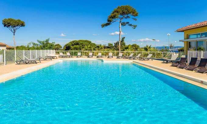 Le Brusc Apartment | Apartment Le Brusc with Sea View