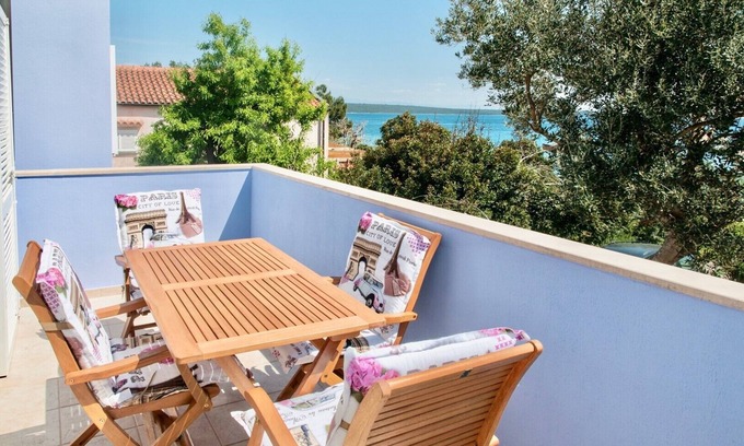 Nerezine Apartment | Apartment GALA with cozy terrace with sea view 30m from the beach