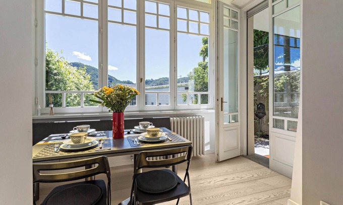 Como Apartment | Apartment "Garden Vista Lago" in Como with Lake View, Wi-Fi & Private Garden