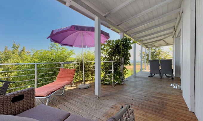 Deggenhausertal Apartment | Apartment 'Gartenwohnung' with Lake View, Private Terrace and Wi-Fi