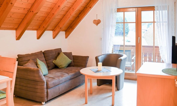Hofstetten Apartment | Apartment 'Gartenblick' with Shared Terrace, Balcony and Wi-Fi
