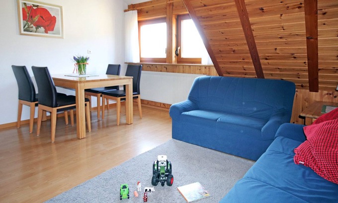 Schramberg Apartment | Apartment 'Gartenblick' with Shared Terrace, Shared Garden and Wi-Fi