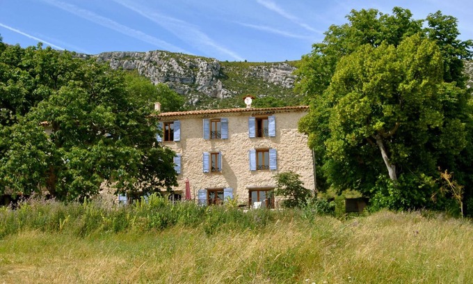 Bargeme House | Apartment 'Gite Bastide' with Lake View, Wi-Fi and Air Conditioning
