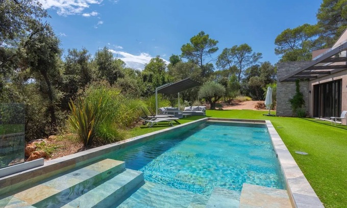 Trans-en-Provence Apartment | Apartment 'Grand Studio Valeriane' with Private Terrace, Wi-Fi and Air Conditioning