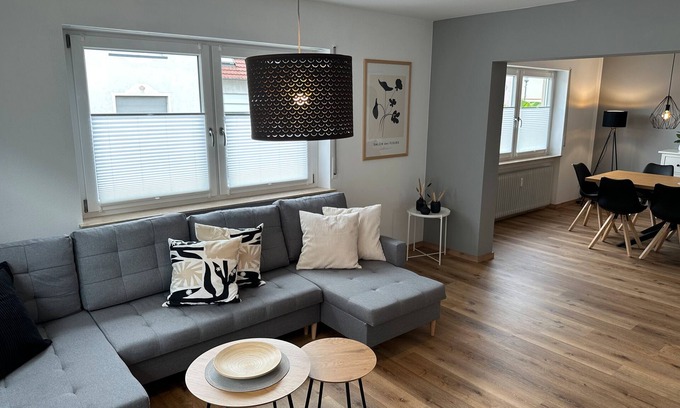 Urloffen Apartment | Apartment 'Groß' with Shared Garden, Balcony and Wi-Fi