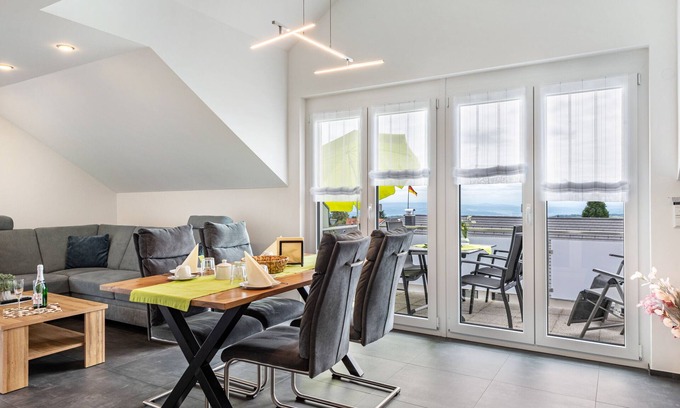 Hoechenschwand Apartment | Apartment 'Haus Fernsicht Wohnung Bergpanorama' with Mountain View, Balcony and Wi-Fi