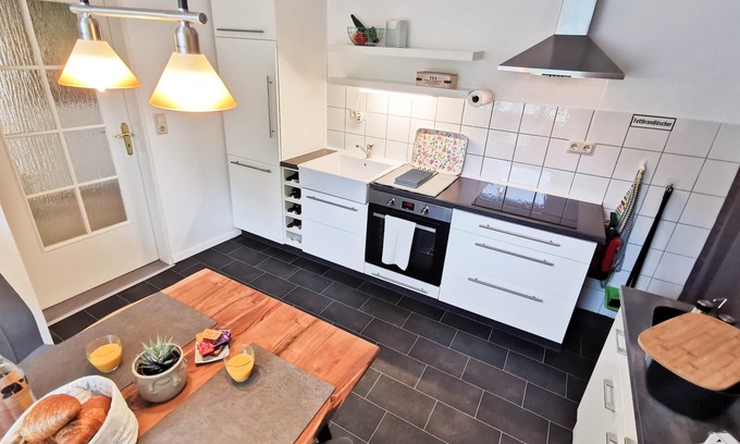 Wiesmoor Apartment | Apartment 'Haus Krokus Wiesmoor Ostfriesland' incl. bed linen and towels, with Wi-Fi
