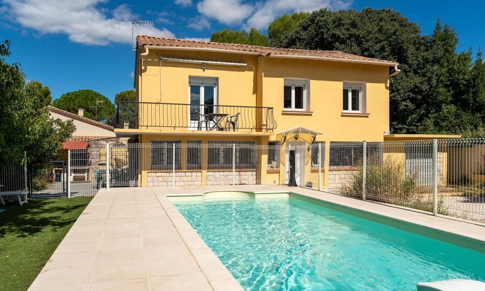 Quartier des Espesses Apartment | Apartment 'Haut Maison Nîmes' with Shared Pool, Wi-Fi and Air Conditioning
