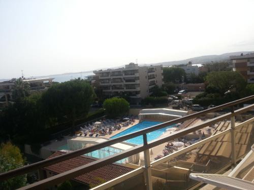 Saint-Laurent-du-Var Apartment | Apartment Heliotel Marine 4* Bord de Mer