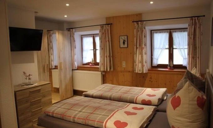Ruhpolding Apartment | Apartment Herzklopfen 105qm, 2 bedrooms, living room, 2 bathrooms, sep WC, balcony, WLAN