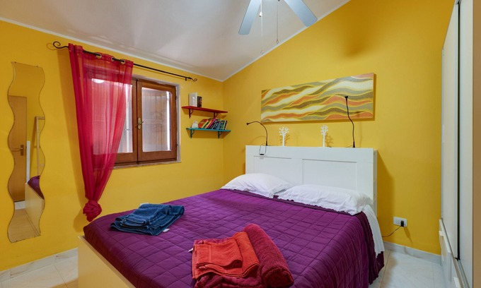 Bosa Apartment | Apartment 'Home Holidays Pintadera 1' with Garden & Wi-Fi