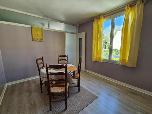 Arromanches-les-Bains Apartment | Apartment in Arromanches near Sandy Beach