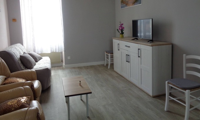 Saint-Jean-d'Angely Apartment | Apartment in Saint-Jean-d'Angély