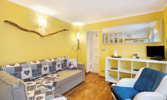 Belgirate Apartment | Apartment 'Il Giardino' with Lake View, Private Terrace and Wi-Fi