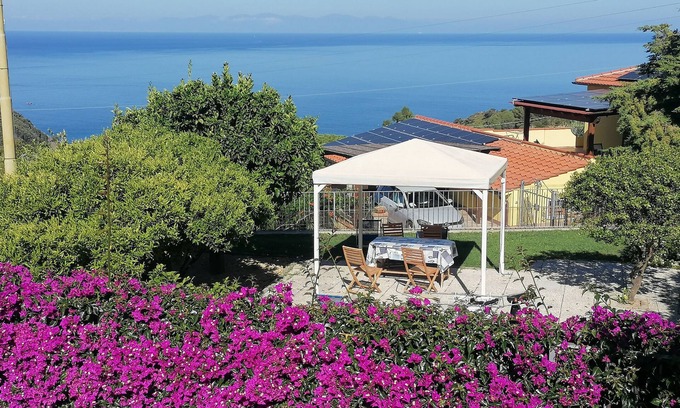 Patresi House | Apartment Il Mirto" with Mediterranean Garden and Sea View