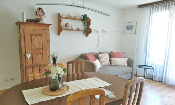 Muralto Apartment | Apartment in a well maintained residence in a central location with indoor pool