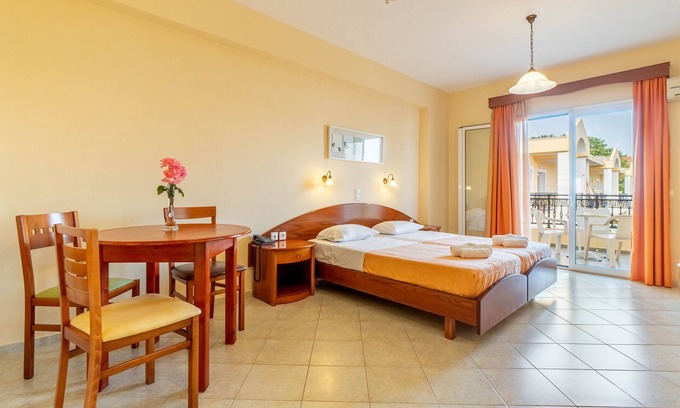 Agios Stefanos Avliotes Apartment | Apartment In A Hotel 'Kosmos Studio 5' with Shared Terrace, Wi-Fi and Air Conditioning