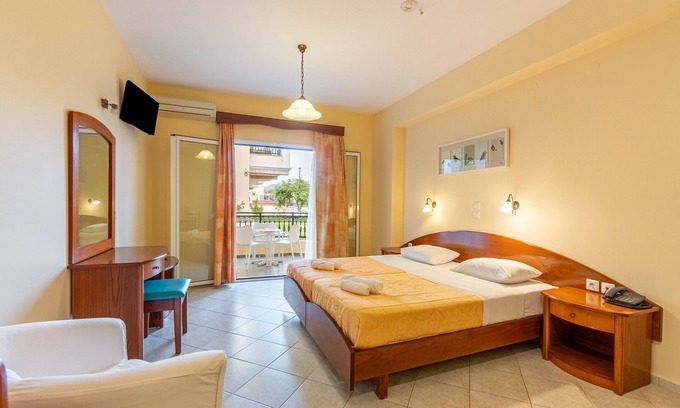 Agios Stefanos Avliotes Apartment | Apartment In A Hotel 'Kosmos Studio 3' with Shared Terrace, Wi-Fi and Air Conditioning