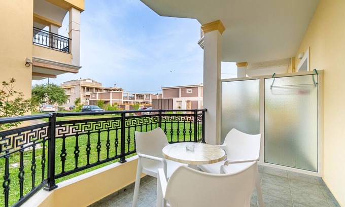 Agios Stefanos Avliotes Apartment | Apartment In A Hotel 'Kosmos Studio 2' with Shared Terrace, Wi-Fi and Air Conditioning