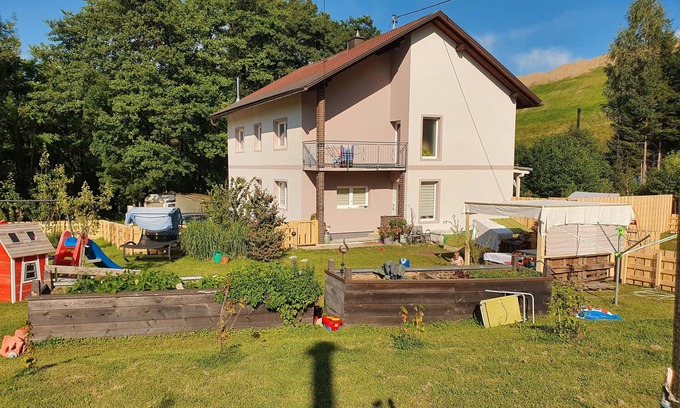 Rosenbach Apartment | Apartment 'In a Quiet Location near Lake Faak' with Private Garden, Balcony and Wi-Fi