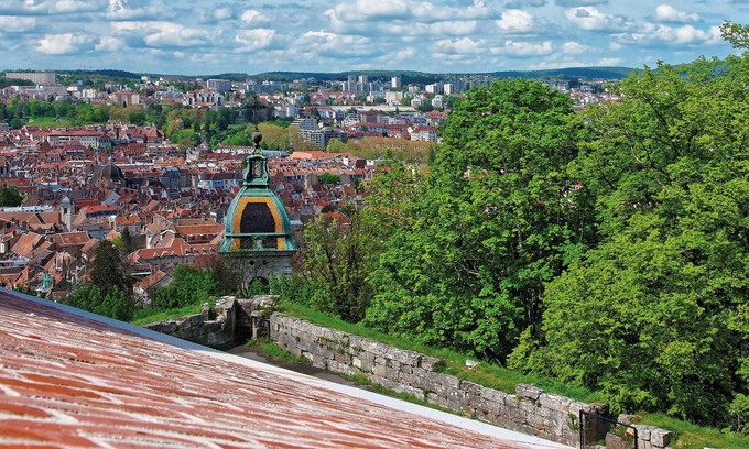 Besancon Apartment | Apartment in a quiet neighborhood near downtown