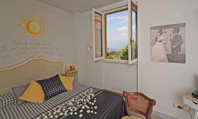 Cunettone-villa Apartment | Apartment in an ancient village overlooking the Gulf of Salò BS