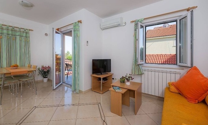 Bol Apartment | Apartment in Bol with Balcony, Air condition, WIFI, Dishwasher (5217-7)