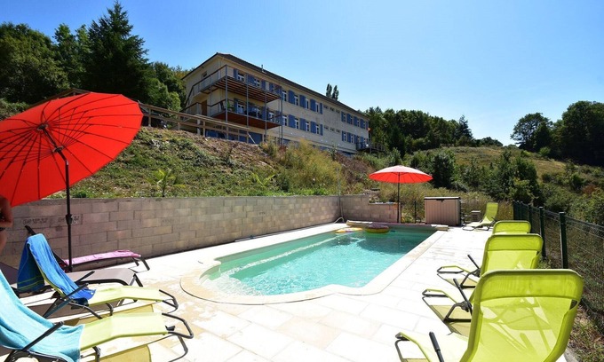 Cuzy House | Apartment in Cuzy with Heated Pool