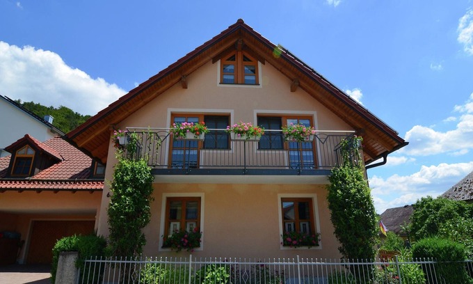 Prunn Apartment | Apartment in Prunn Bavaria with garden