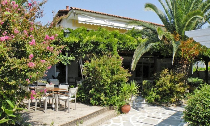 Fourka Apartment | Apartment in Foura with a balcony or terrace
