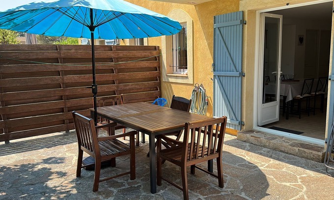 La Londe-les-Maures Apartment | Apartment in villa between sea and nature