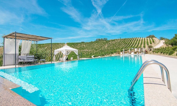 San Savino Apartment | Apartment in Grottammare with Jacuzzi & Garden