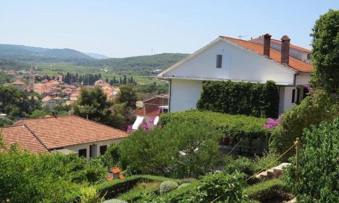 Island Hvar Apartment | Apartment in Jelsa with Terrace, Air condition, WIFI (3621-2)