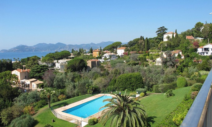La Croix des Gardes Apartment | Apartment in luxury residence, swimming pool and tennis.