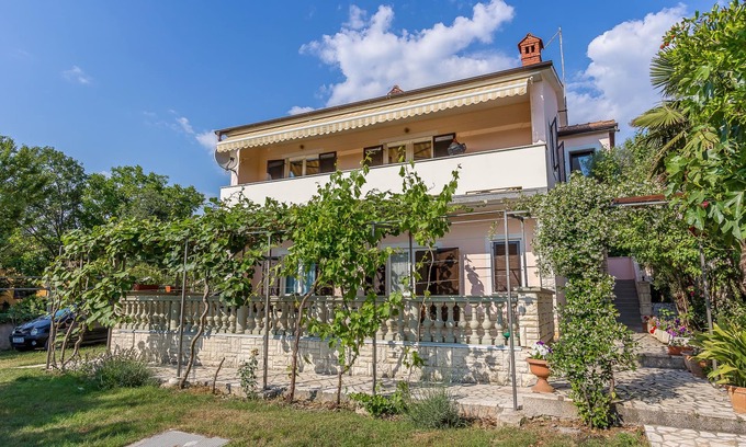 Medulin Apartment | Apartment in Medulin near Beach & BBQ