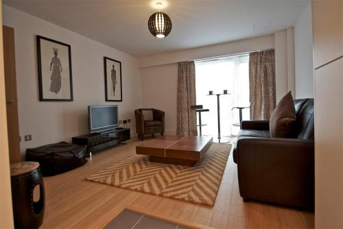 Ashmore Green Apartment | Apartment in Newbury Parkway Centre