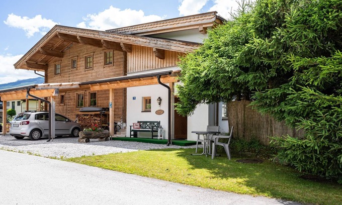 Niedernsill Apartment | Apartment in Niedernsill with garden near centre